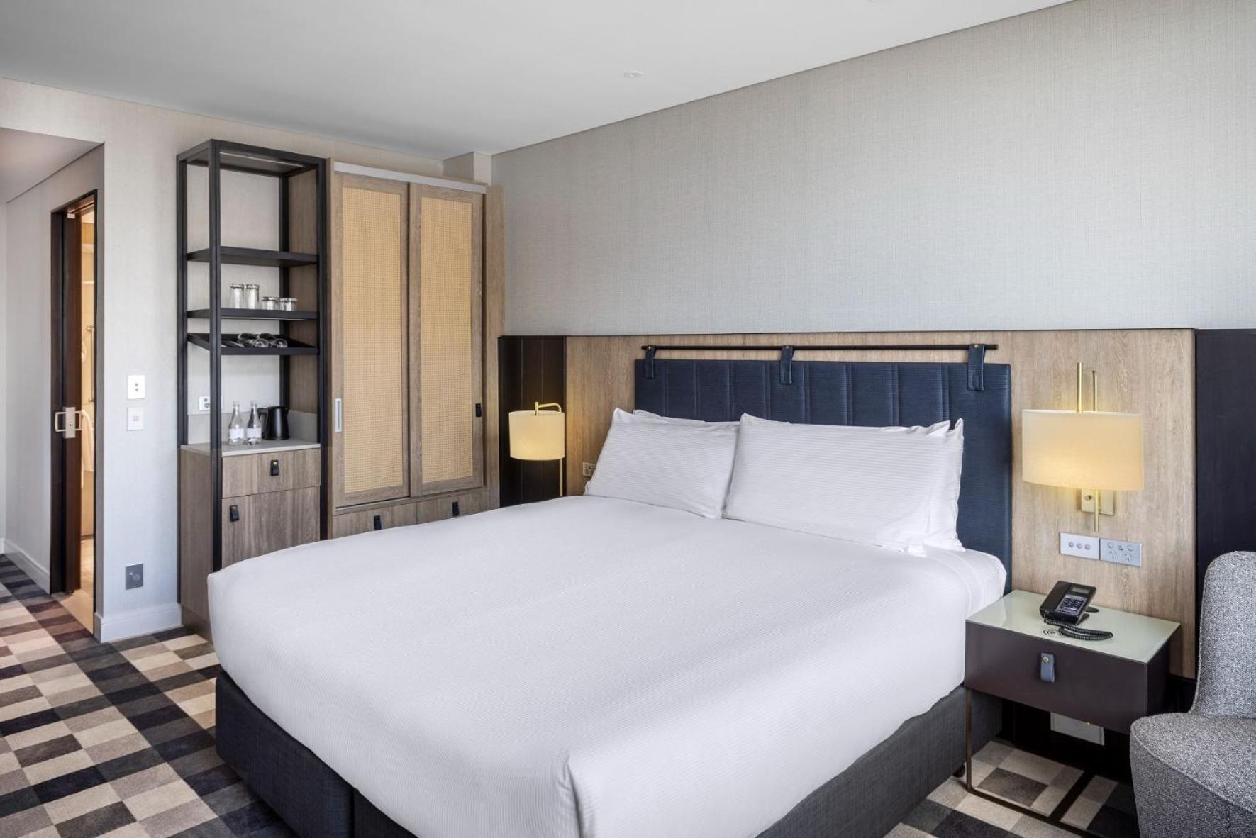 Отель Doubletree By Hilton Auckland Karaka Экстерьер фото