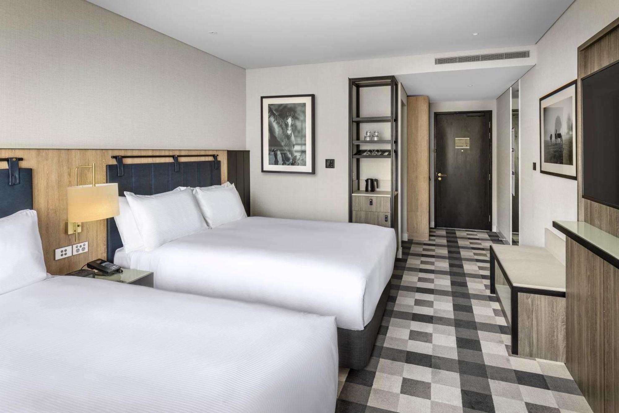Отель Doubletree By Hilton Auckland Karaka Экстерьер фото