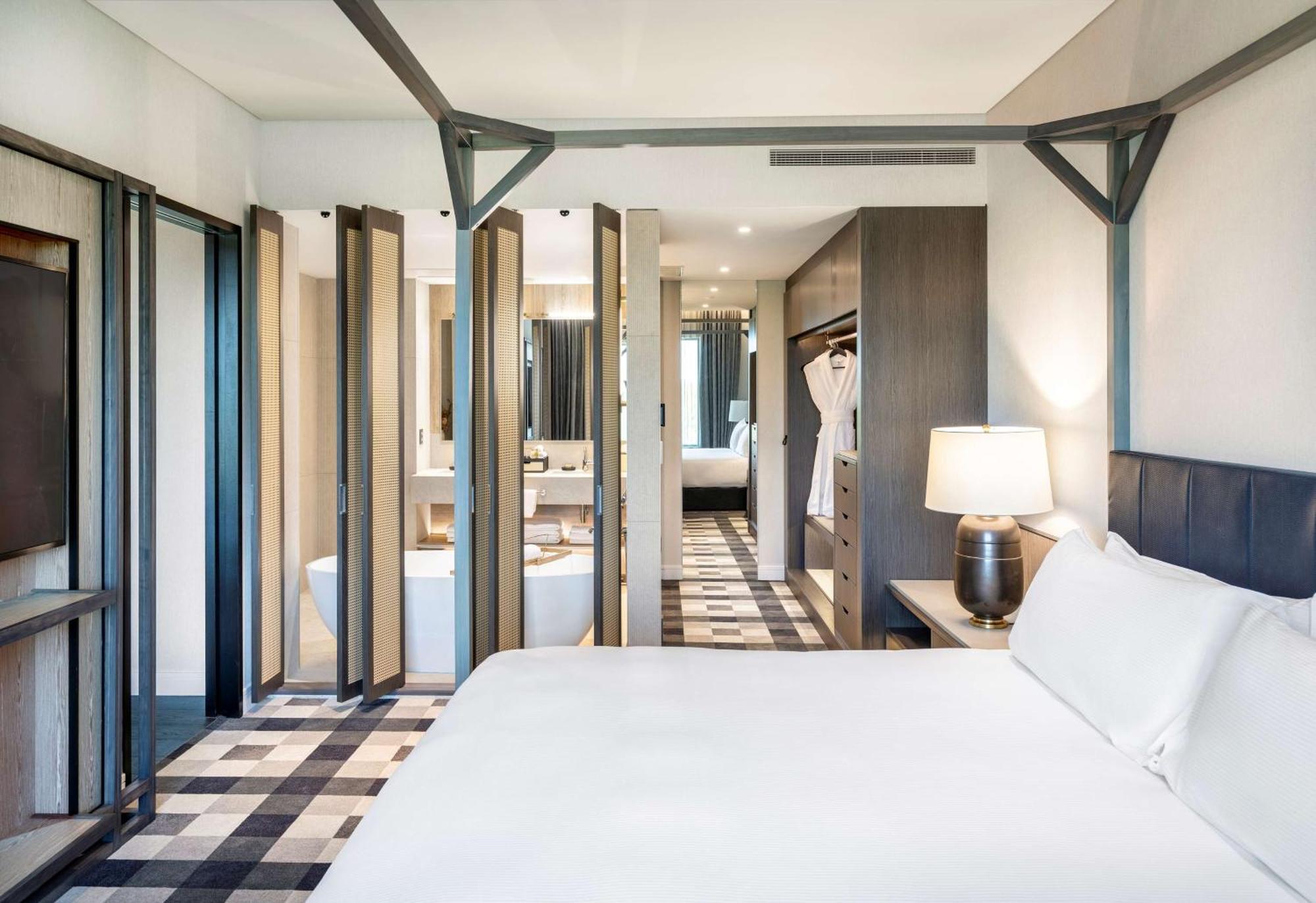 Отель Doubletree By Hilton Auckland Karaka Экстерьер фото
