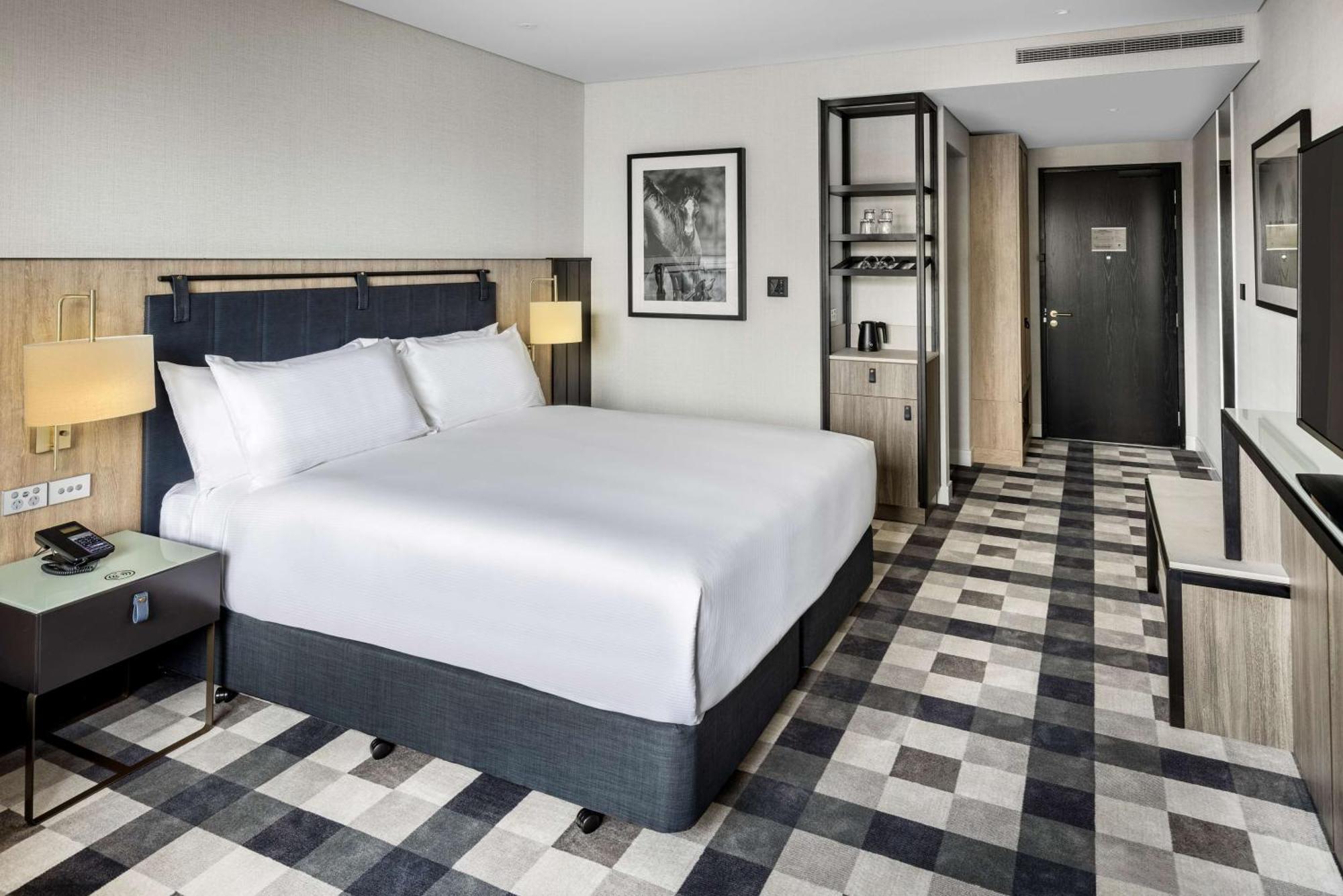 Отель Doubletree By Hilton Auckland Karaka Экстерьер фото