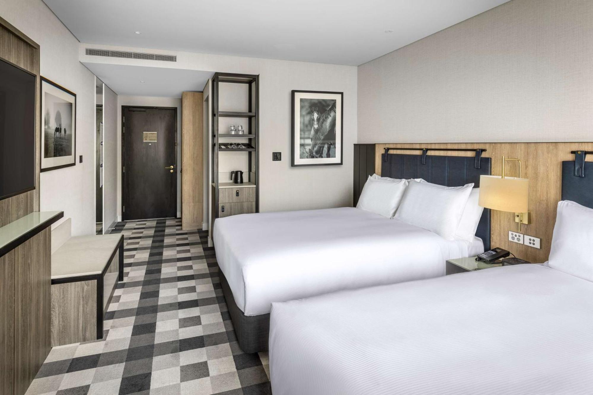 Отель Doubletree By Hilton Auckland Karaka Экстерьер фото