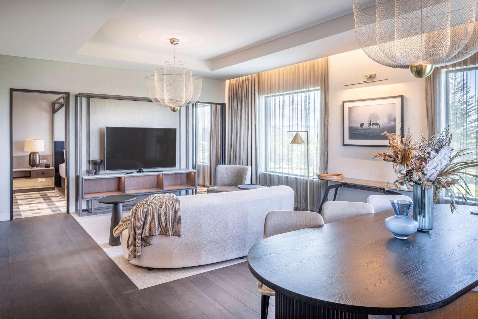 Отель Doubletree By Hilton Auckland Karaka Экстерьер фото