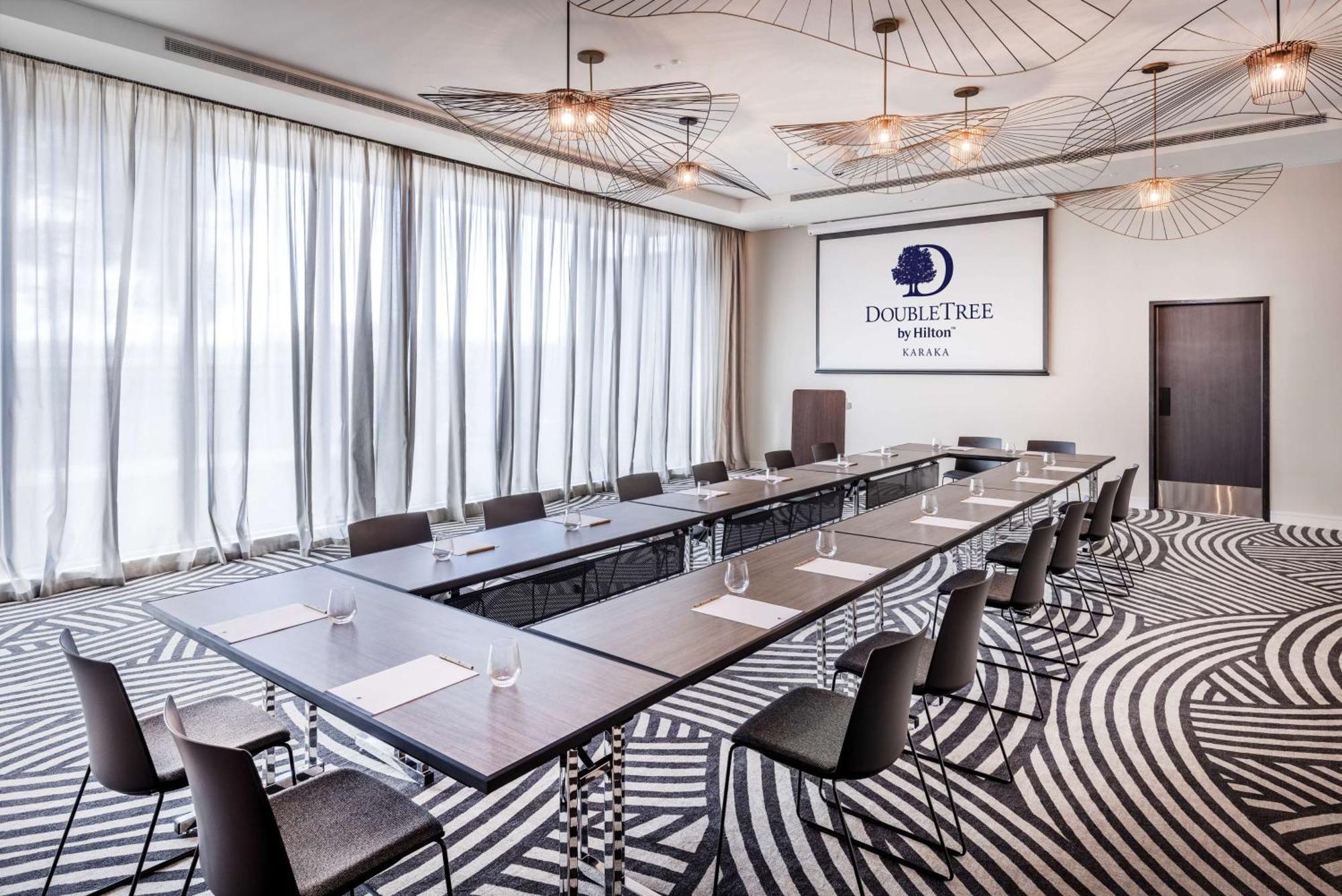 Отель Doubletree By Hilton Auckland Karaka Экстерьер фото