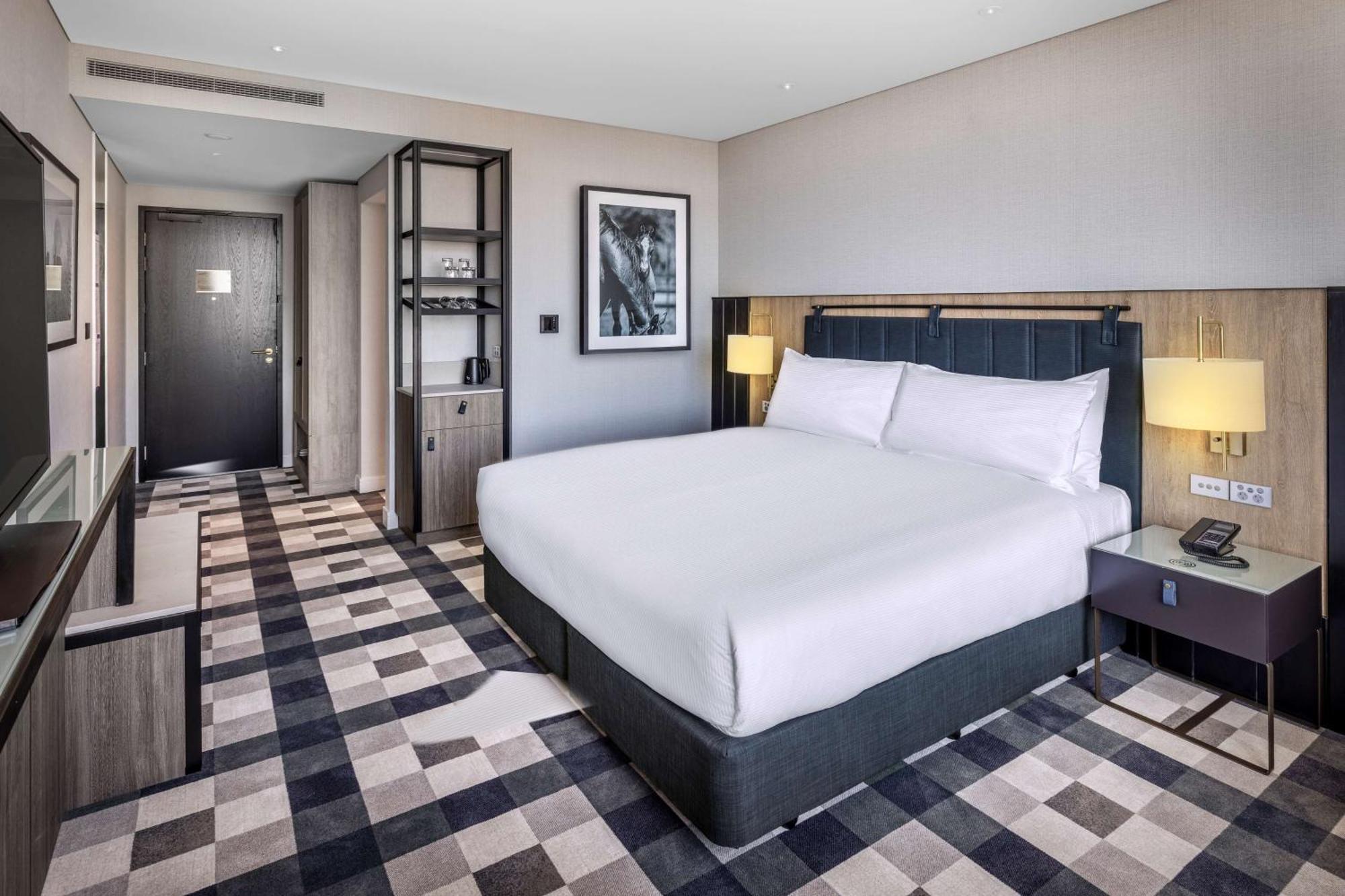 Отель Doubletree By Hilton Auckland Karaka Экстерьер фото