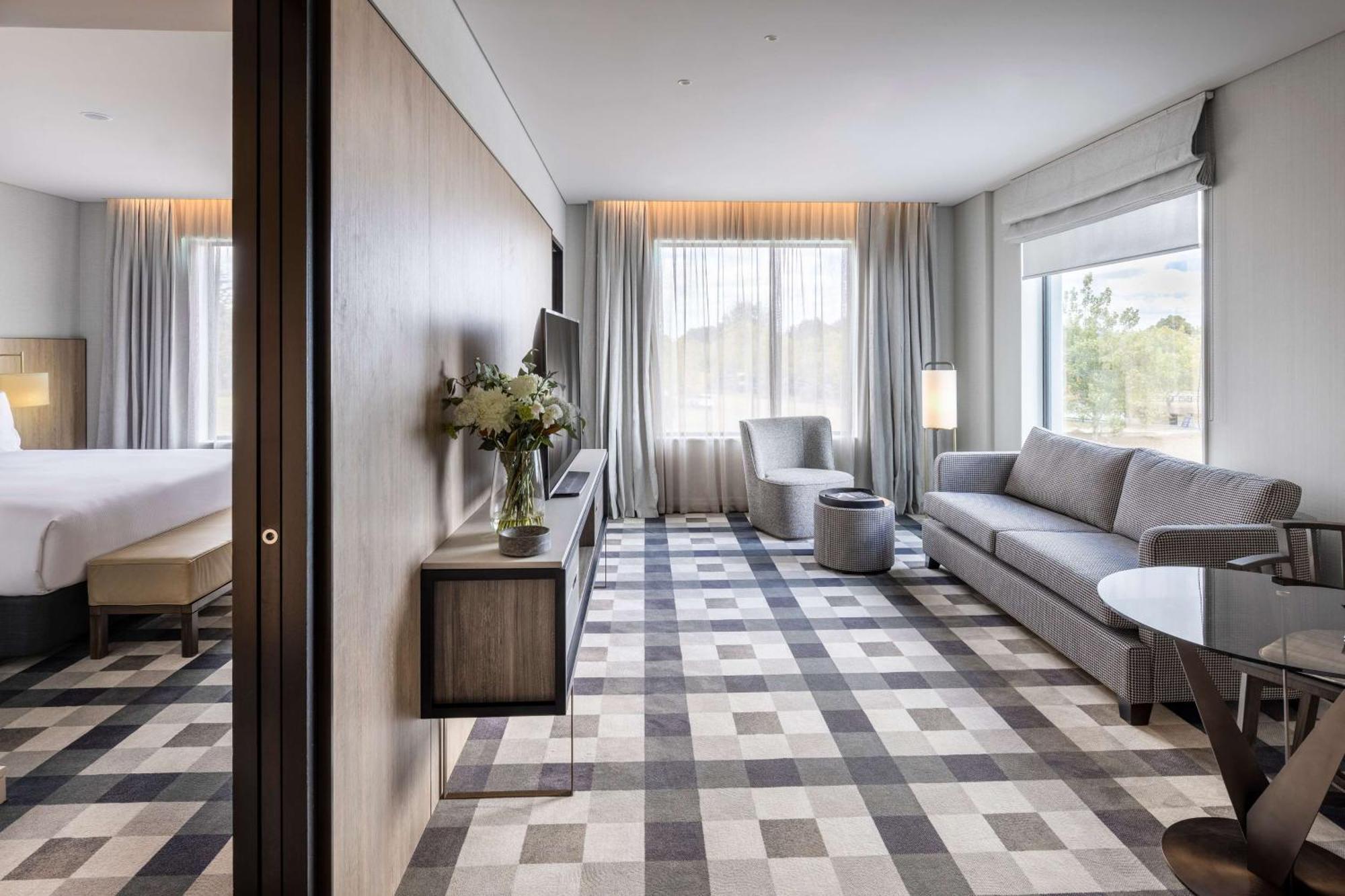 Отель Doubletree By Hilton Auckland Karaka Экстерьер фото