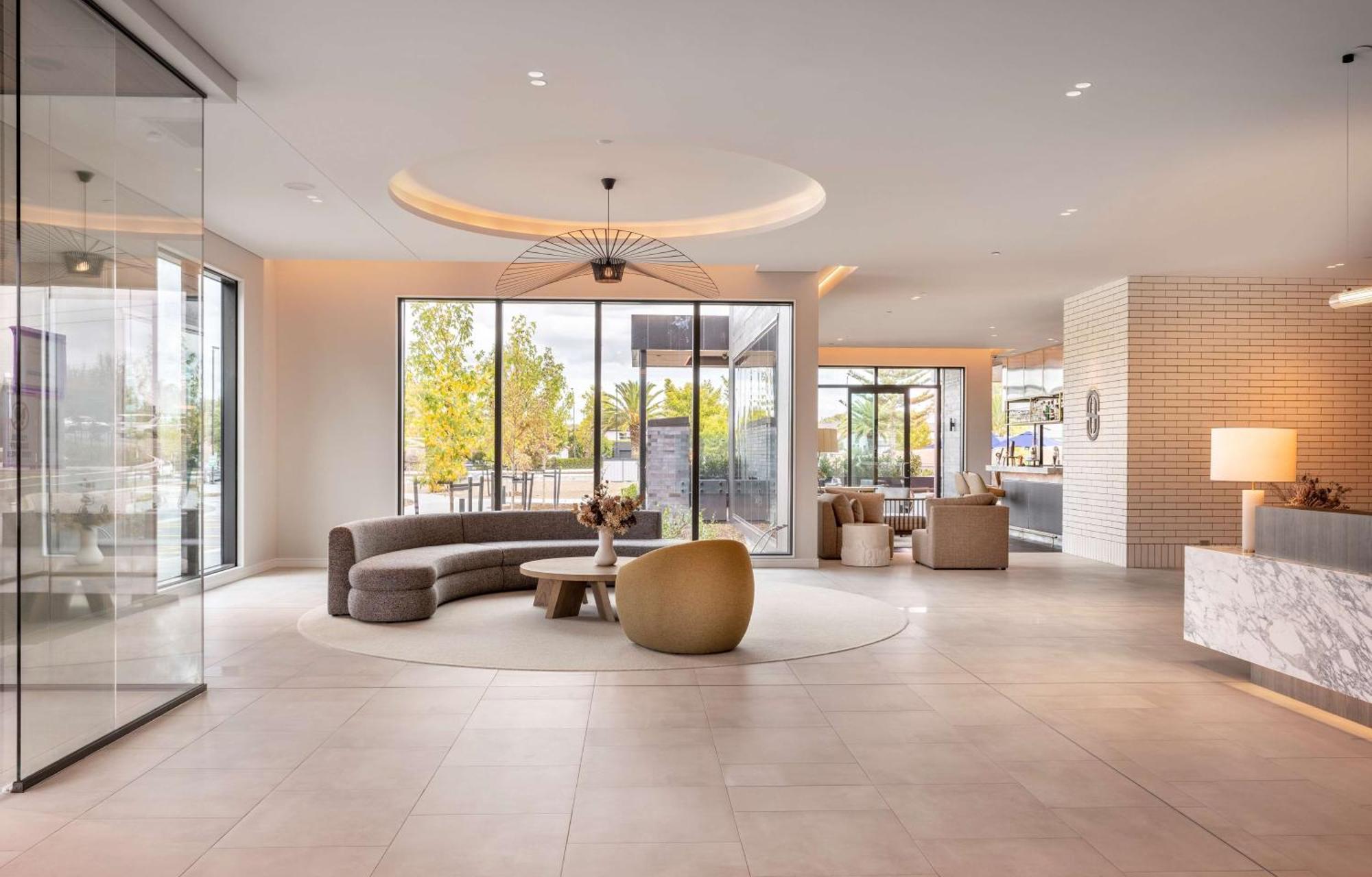 Отель Doubletree By Hilton Auckland Karaka Экстерьер фото