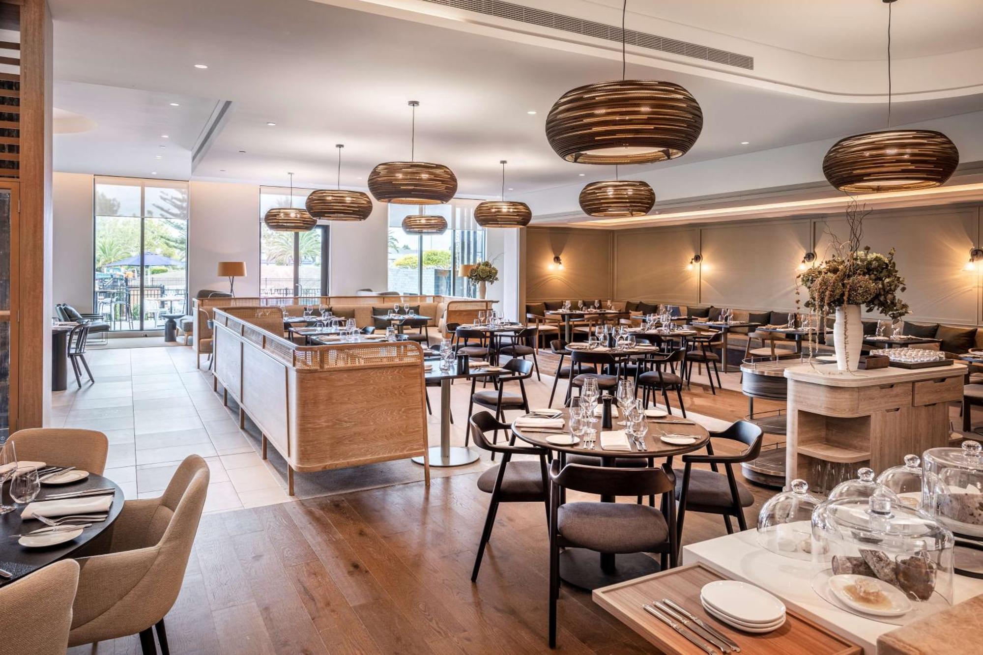 Отель Doubletree By Hilton Auckland Karaka Экстерьер фото