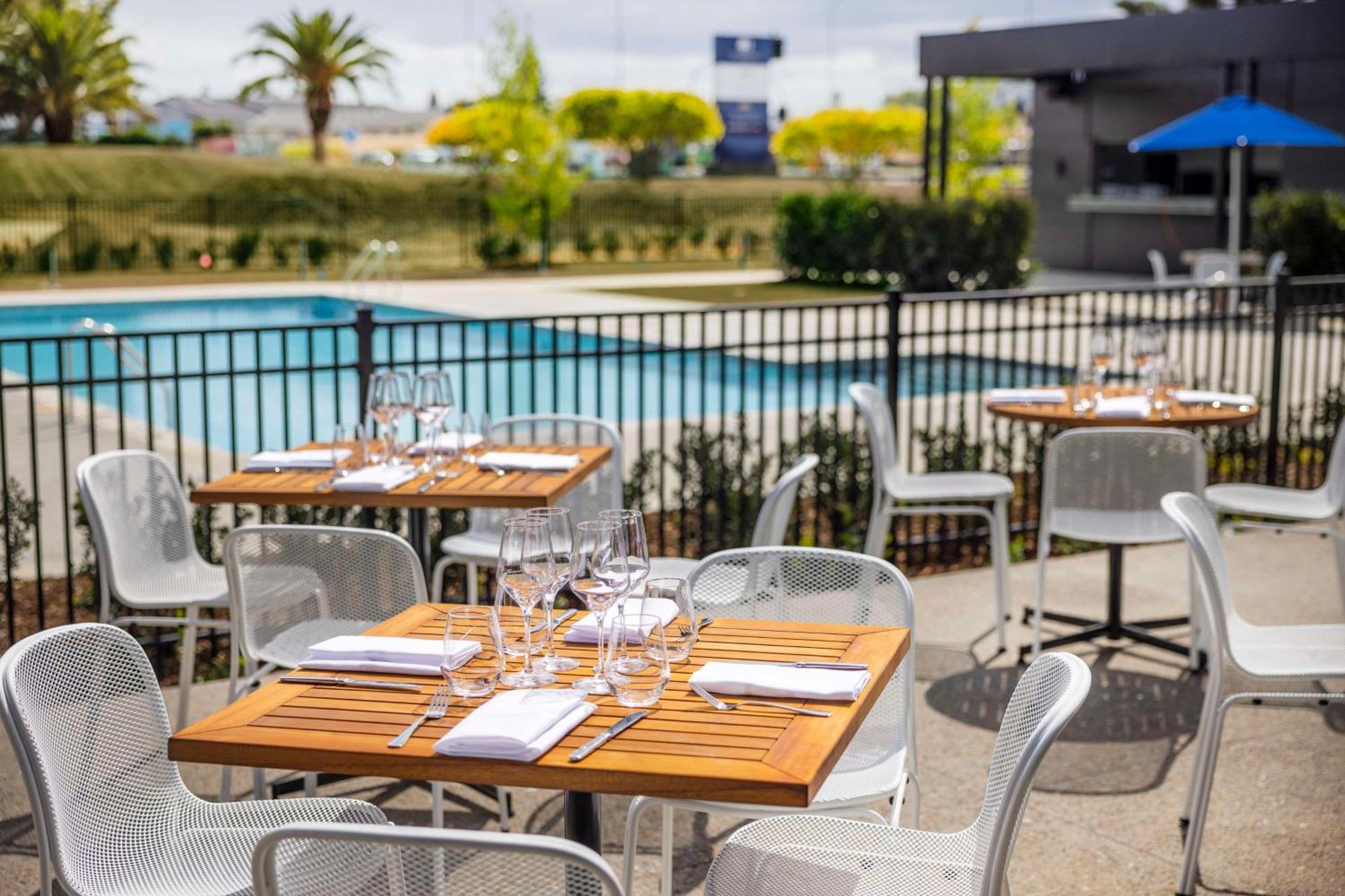 Отель Doubletree By Hilton Auckland Karaka Экстерьер фото