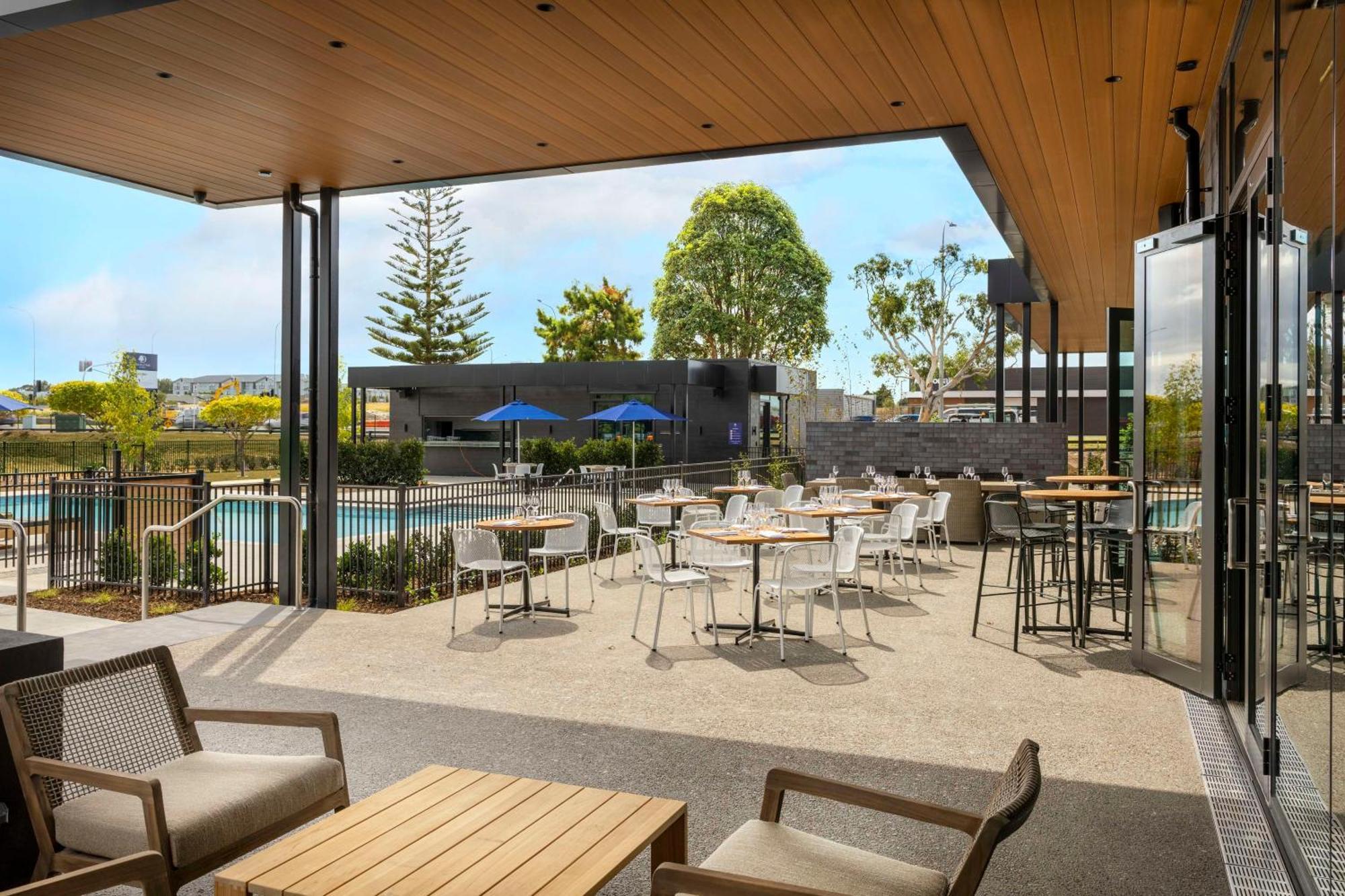 Отель Doubletree By Hilton Auckland Karaka Экстерьер фото