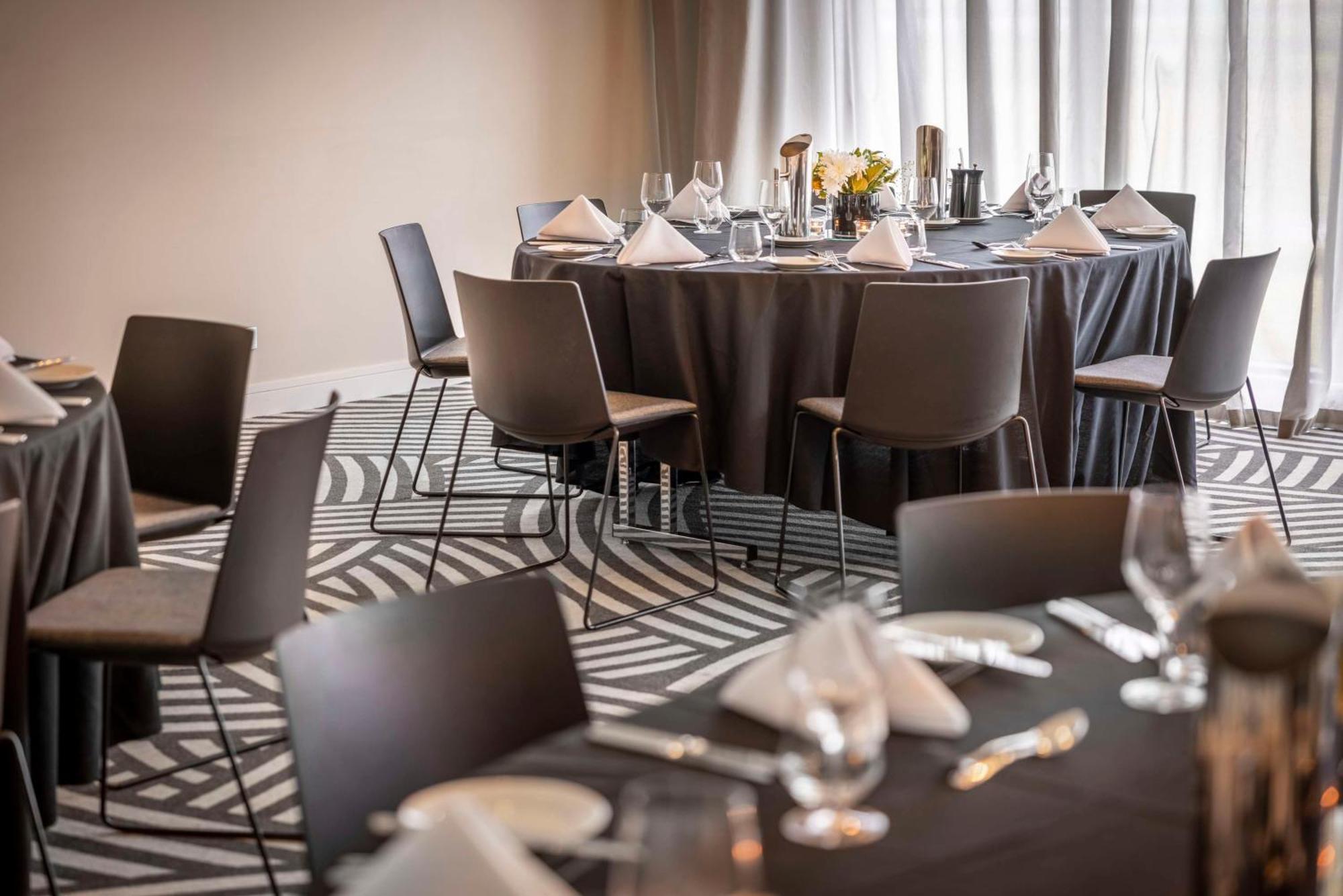 Отель Doubletree By Hilton Auckland Karaka Экстерьер фото